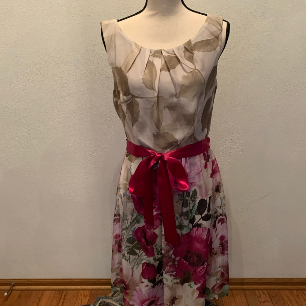 Sleeveless floral airy dress